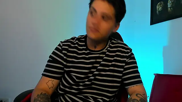 Snapshot of PeytonBox chatting on 15, 10, 2025 PeytonBox online show from 15, 10, 2025