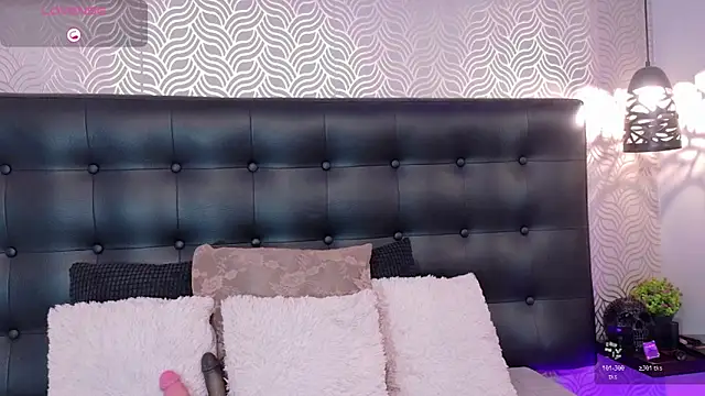 NaiaraMasson  online show from 5, 11, 2025