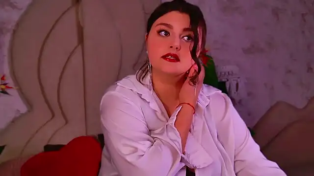 Snapshot of UR_BELLA chatting on 14, 10, 2025 UR BELLA online show from 14, 10, 2025