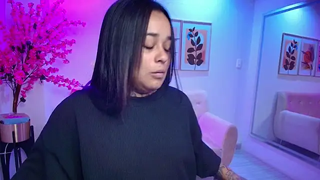 Black roseee online show from 3, 12, 2025