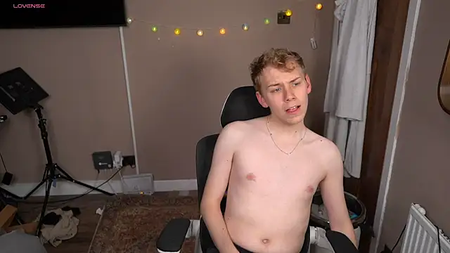 Snapshot of scottishtwink01 chatting on 8, 7, 2026 scottishtwink01 online show from 8, 7, 2026