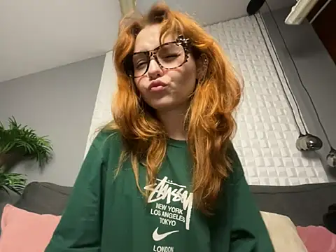 Snapshot of AlisHanson chatting on 26, 9, 2025 AlisHanson online show from 26, 9, 2025