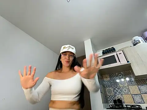 Snapshot of gaby_wild_fire chatting on 11, 10, 2025 gaby wild fire online show from 11, 10, 2025