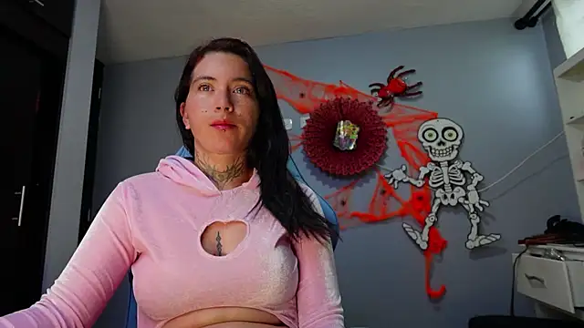 Snapshot of iriss_cardenas chatting on 28, 10, 2025 iriss cardenas online show from 28, 10, 2025