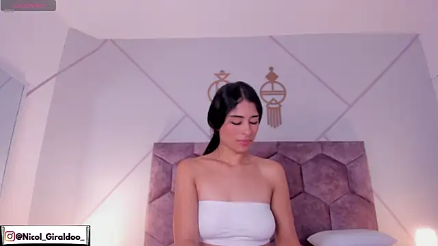 nicol giraldoo online show from 6, 4, 2026