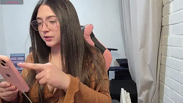 Snapshot of valentinauwu chatting on 20, 5, 2026 valentinauwu online show from 20, 5, 2026