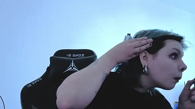 Snapshot of Alice_Zev chatting on 11, 9, 2025 Alice Zev online show from 11, 9, 2025