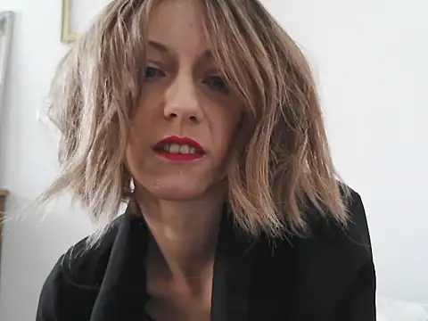 Snapshot of MadMadelin chatting on 28, 10, 2025 MadMadelin online show from 28, 10, 2025