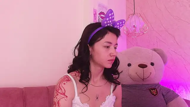 april bennett online show from 7, 11, 2025