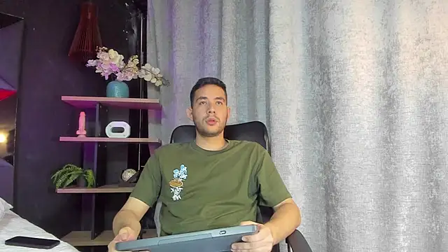 Snapshot of matti_de_lucaa chatting on 10, 9, 2025 matti de lucaa online show from 10, 9, 2025