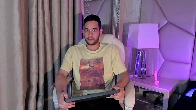 Snapshot of matti_de_lucaa chatting on 13, 9, 2025 matti de lucaa online show from 13, 9, 2025