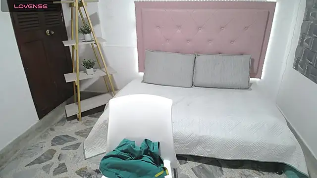 Dulce  Lovee online show from 30, 10, 2025