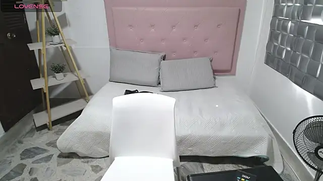 Dulce  Lovee online show from 9, 11, 2025