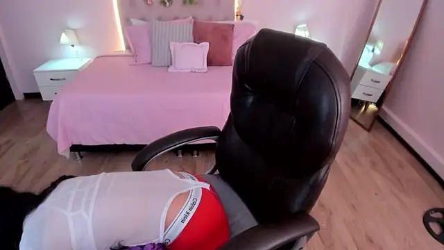 Snapshot of Mariam_Lopez__ chatting on 28, 4, 2026 Mariam Lopez online show from 28, 4, 2026