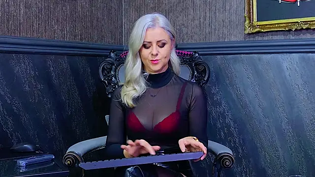 TiffanySia online show from 24, 10, 2025