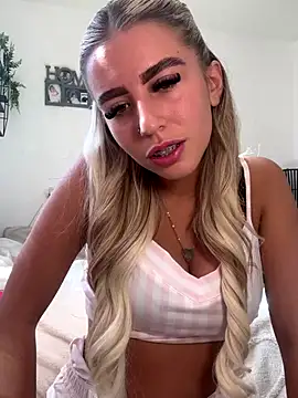 BlondeBetty online show from 22, 9, 2025