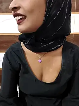 Itz Mayra  online show from 8, 11, 2025