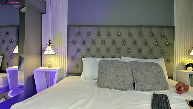 LunaBloomn online show from 22, 11, 2025