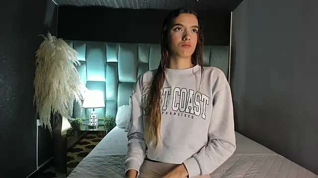 Snapshot of CarolinaaGomezz chatting on 17, 10, 2025 CarolinaaGomezz online show from 17, 10, 2025