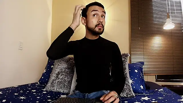 Snapshot of Axel_Moon_S chatting on 14, 11, 2025 Axel Moon S online show from 14, 11, 2025