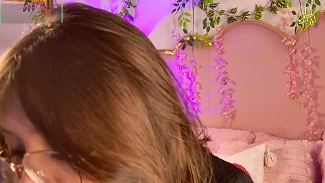 Lauuu2007 online show from 9, 3, 2026