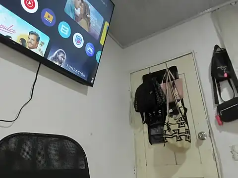 Snapshot of La-morena-hot chatting on 29, 9, 2025 La-morena-hot online show from 29, 9, 2025