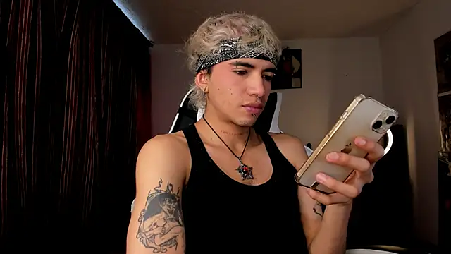 guynextdo0r online show from 22, 10, 2025