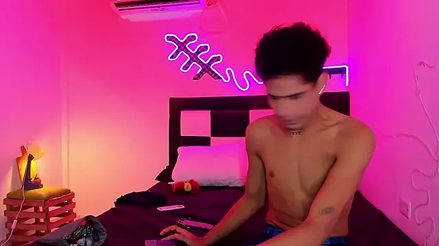 Snapshot of Lucky_boys__X chatting on 18, 10, 2025 Lucky boys X online show from 18, 10, 2025