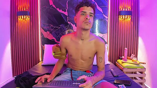 Snapshot of Lucky_boys__X chatting on 10, 11, 2025 Lucky boys X online show from 10, 11, 2025