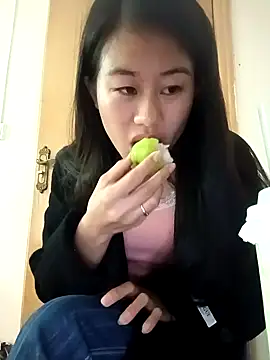 Snapshot of luy-xinh02 chatting on 1, 11, 2025 luy-xinh02 online show from 1, 11, 2025