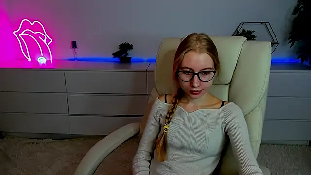 Alina Blonde online show from 25, 9, 2025