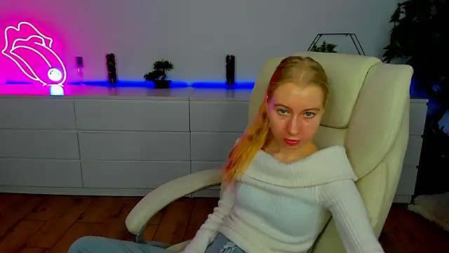 Alina Blonde online show from 13, 11, 2025