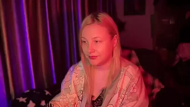 Snapshot of BikiHellena chatting on 1, 11, 2025 BikiHellena online show from 1, 11, 2025