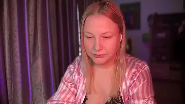 Snapshot of BikiHellena chatting on 7, 4, 2026 BikiHellena online show from 7, 4, 2026