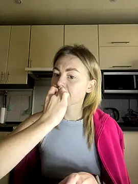 MartaLuna  online show from 5, 12, 2025