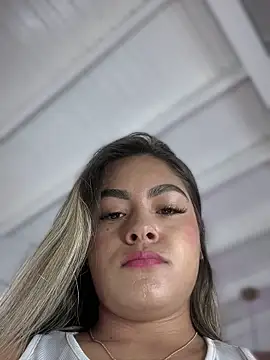 Snapshot of MayaMoanXXX chatting on 4, 10, 2025 MayaMoanXXX online show from 4, 10, 2025