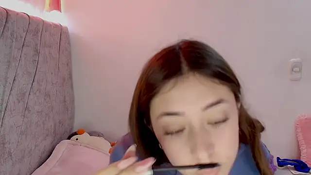 Snapshot of kimmy_vegga2 chatting on 15, 10, 2025 kimmy vegga2 online show from 15, 10, 2025