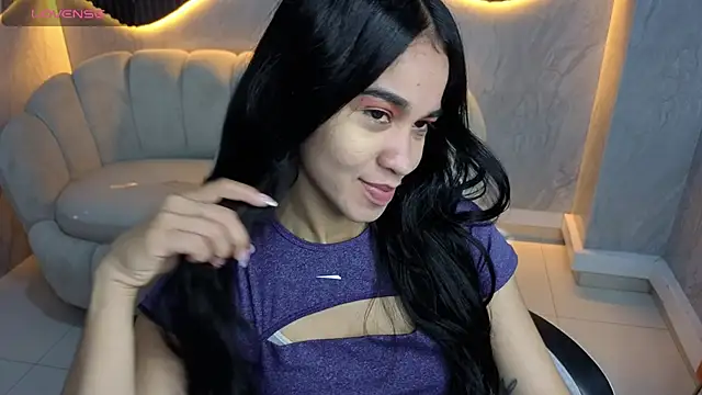 Snapshot of Maia_Tx chatting on 27, 10, 2025 Maia Tx online show from 27, 10, 2025