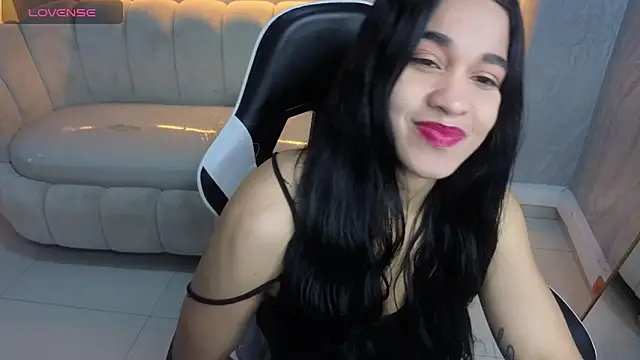 Snapshot of Maia_Tx chatting on 28, 10, 2025 Maia Tx online show from 28, 10, 2025