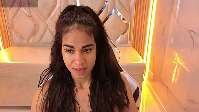 Snapshot of Maia_Tx chatting on 5, 12, 2025 Maia Tx online show from 5, 12, 2025