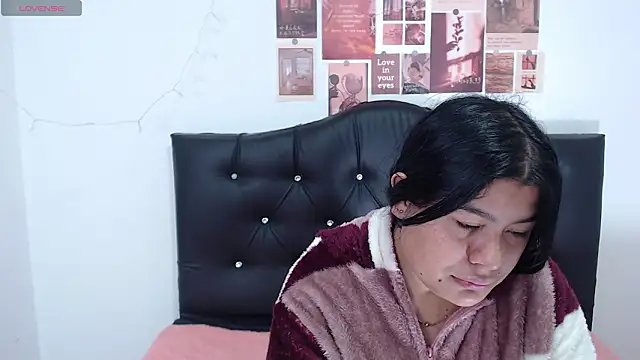 April Becker online show from 25, 3, 2026