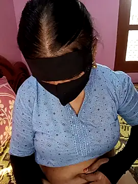 Snapshot of KannadaTamilTeluguBeauty chatting on 7, 11, 2025 KannadaTamilTeluguBeauty online show from 7, 11, 2025