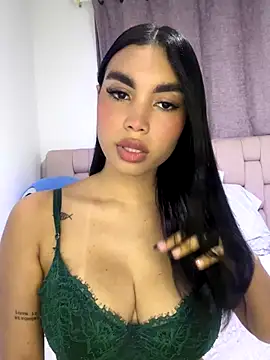 Snapshot of karolaalcendra chatting on 13, 11, 2025 karolaalcendra online show from 13, 11, 2025