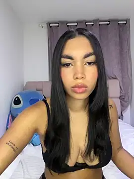 Snapshot of karolaalcendra chatting on 18, 11, 2025 karolaalcendra online show from 18, 11, 2025