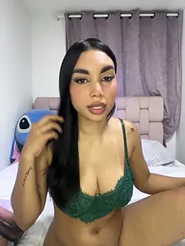 Snapshot of karolaalcendra chatting on 19, 11, 2025 karolaalcendra online show from 19, 11, 2025