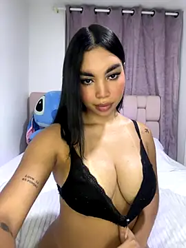 Snapshot of karolaalcendra chatting on 23, 11, 2025 karolaalcendra online show from 23, 11, 2025