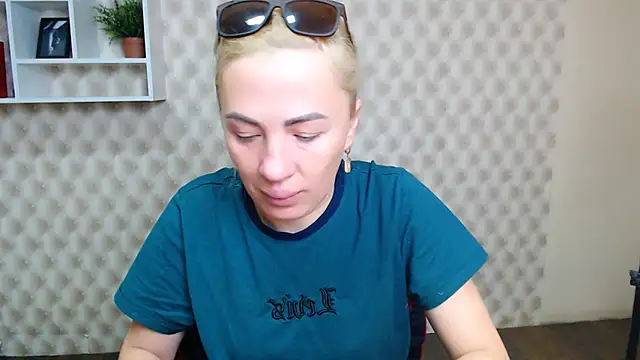 EmmaCat  online show from 4, 10, 2025