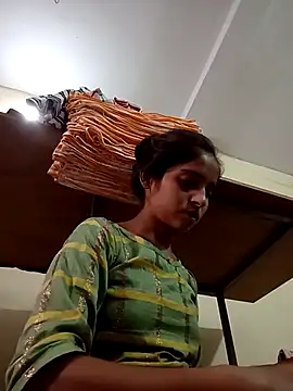 Snapshot of Saloni-Gupta chatting on 3, 10, 2025 Saloni-Gupta online show from 3, 10, 2025