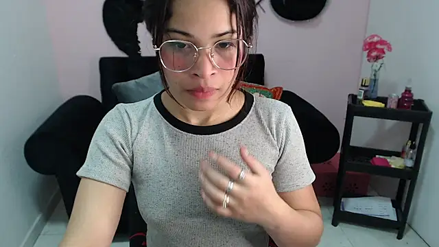 mia sexgirl online show from 19, 12, 2025