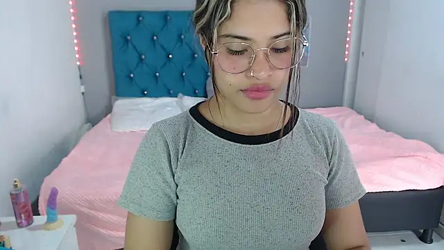 Snapshot of mia_sexgirl chatting on 1, 7, 2026 mia sexgirl online show from 1, 7, 2026